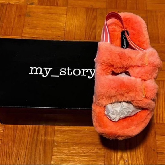 Womens Furry slippers - Picture 1 of 2